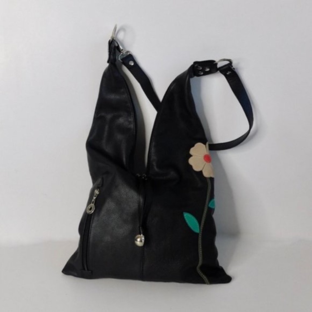 CHRISTINA LEIZZARRAGUE • Black Leather Flower Bag